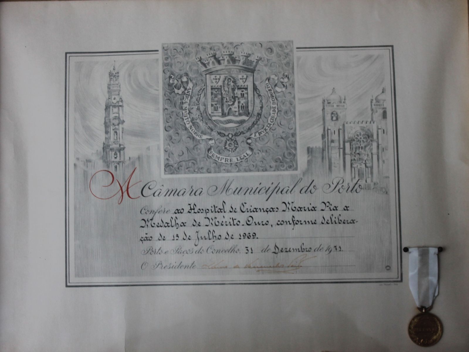 Medalha de Mérito Ouro
